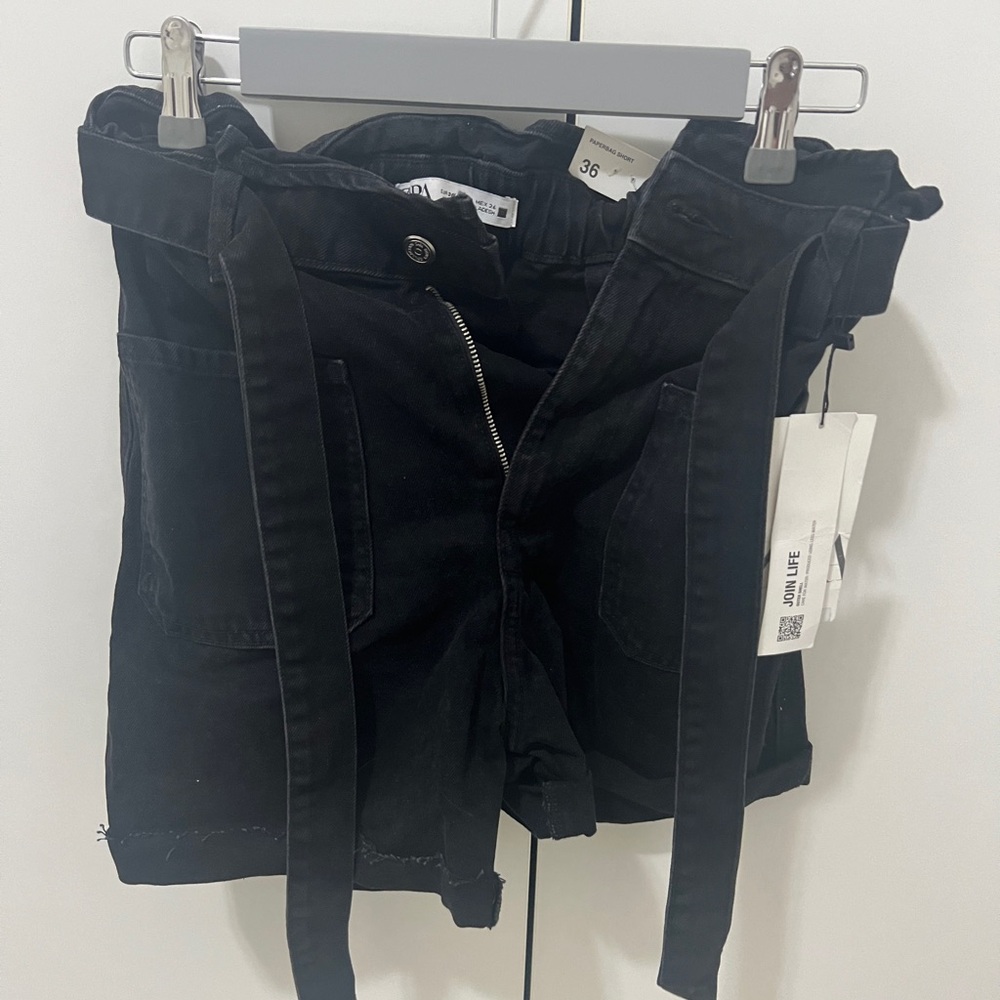 New with tags Zara black Jean shorts paperbag